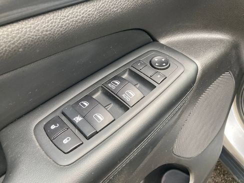 Used 2020 Jeep Grand Cherokee Laredo image 13