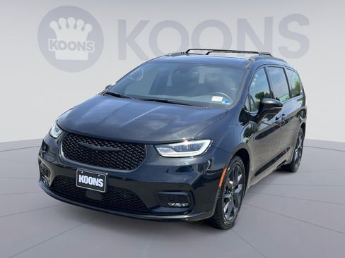 Used 2022 Chrysler Pacifica Touring-L w/ Uconnect Theater Family Group FWD image 5