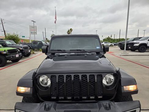 Used 2022 Jeep Gladiator Sport AWD/4WD image 8