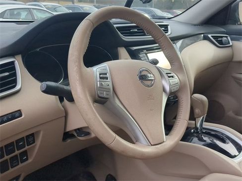 Used 2015 Nissan Rogue SL image 5