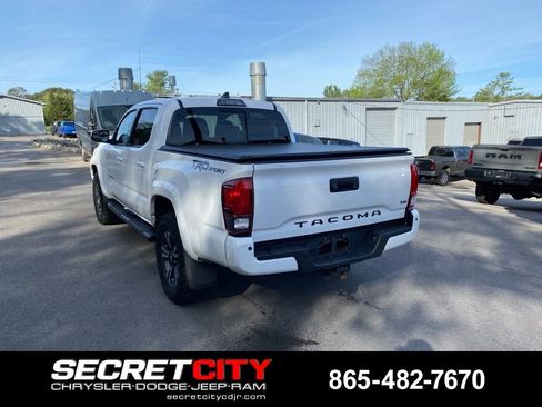 Used 2019 Toyota Tacoma TRD Sport w/ Technology Package image 7