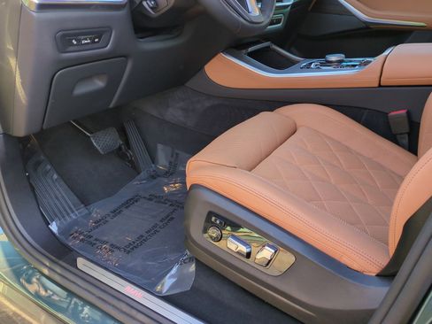 Used 2026 BMW X5 xDrive50e image 17