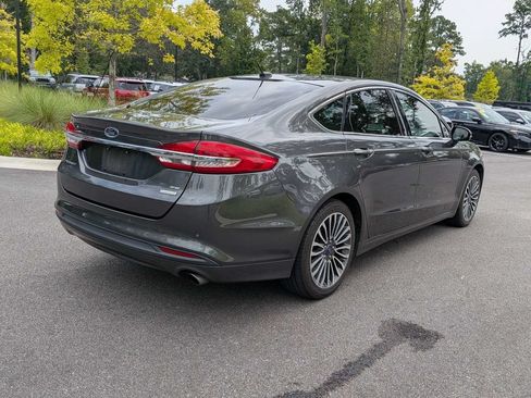 Used 2017 Ford Fusion SE w/ Fusion SE Technology Package FWD image 4
