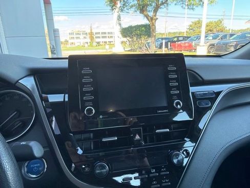 Used 2022 Toyota Camry LE FWD image 7