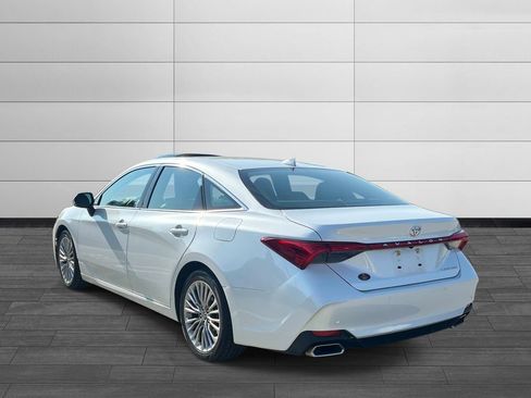 Used 2019 Toyota Avalon Limited w/ Advanced Safety Package FWD image 3