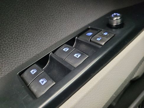 Used 2020 Toyota Camry SE image 27