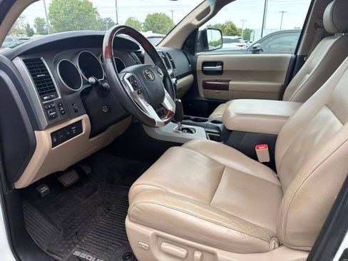 Used 2017 Toyota Sequoia Platinum AWD/4WD image 27