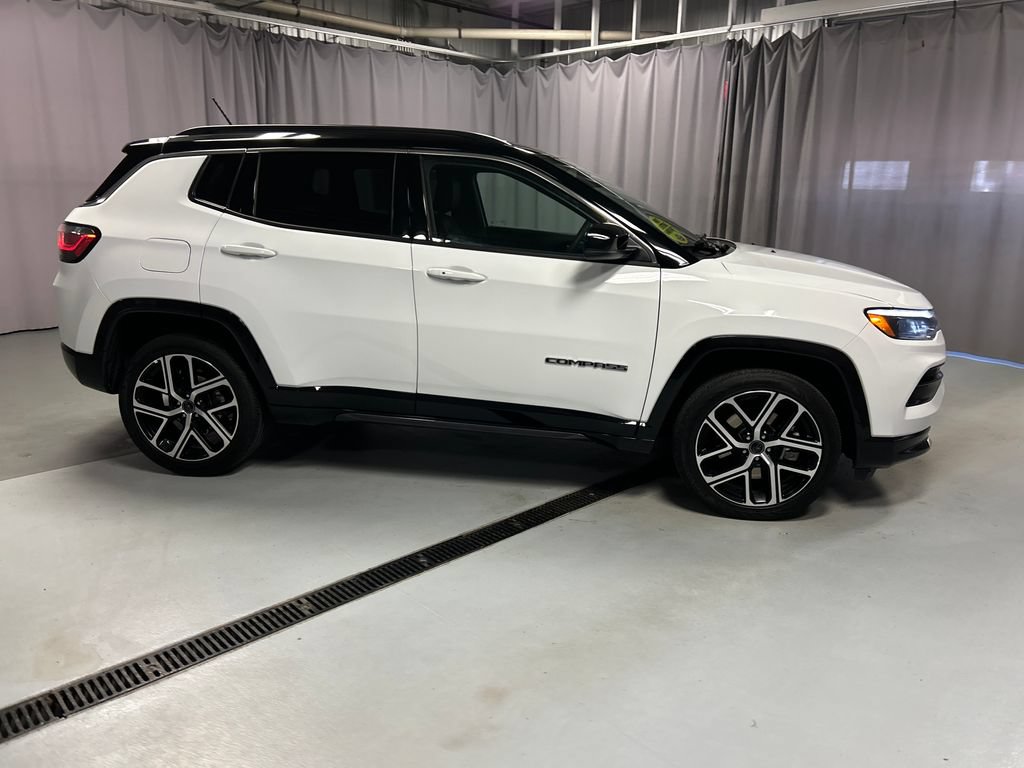Used 2025 Jeep Compass Limited w/ Elite Group AWD/4WD image 8