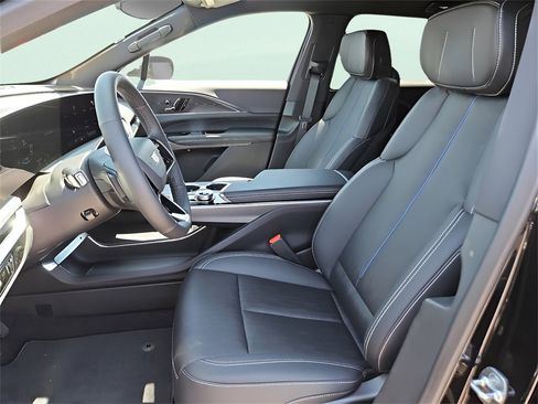 New 2024 Cadillac Lyriq Luxury image 16