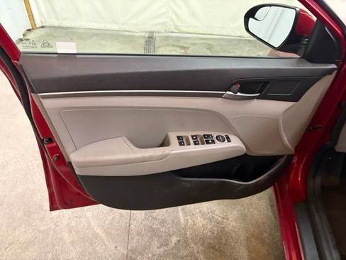 Used 2018 Hyundai Elantra SE FWD image 22