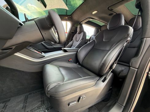 Used 2022 Tesla Model X Plaid image 10