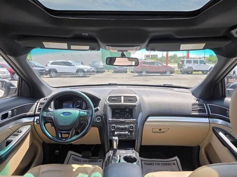 Used 2016 Ford Explorer XLT w/ Equipment Group 202A AWD/4WD image 10