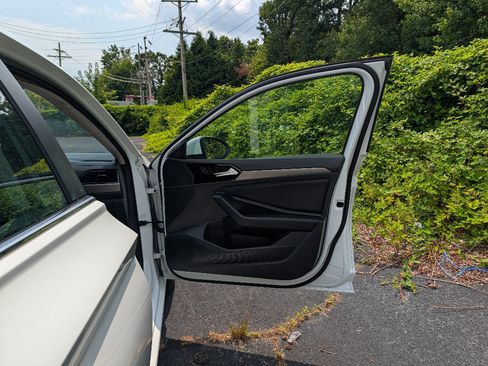 Used 2019 Volkswagen Jetta SEL Premium FWD image 13