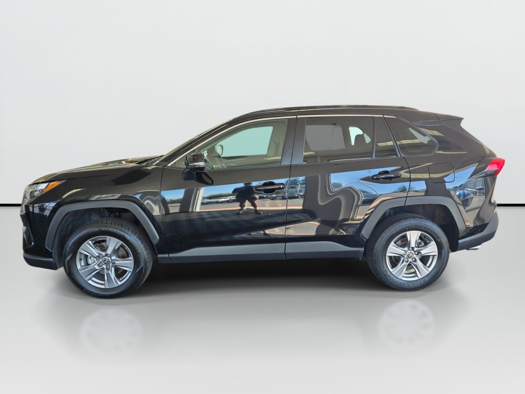 Used 2025 Toyota RAV4 XLE AWD/4WD image 2