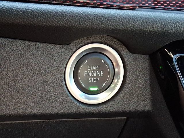 Used 2024 Chevrolet Traverse RS FWD image 23