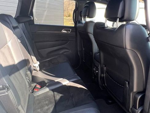 Used 2018 Jeep Grand Cherokee Altitude image 12
