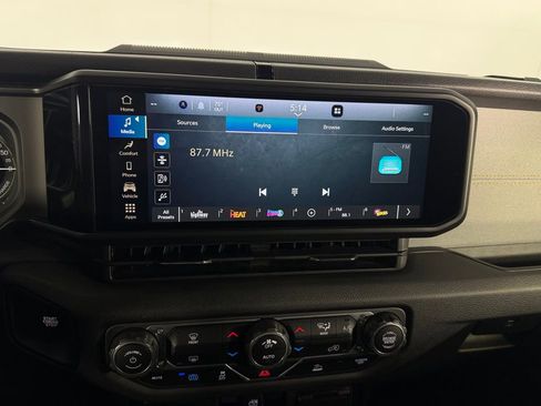 Used 2024 Jeep Wrangler Unlimited image 21