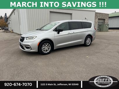 New 2026 Chrysler Pacifica Select