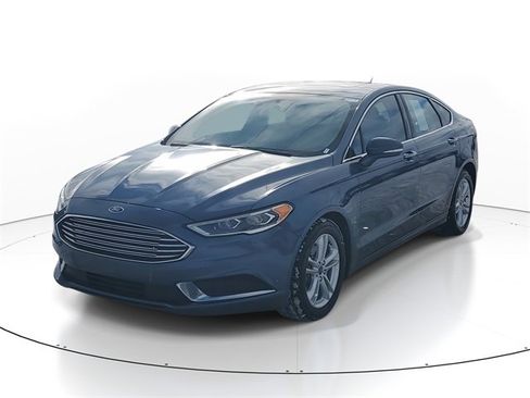 Used 2018 Ford Fusion SE w/ Fusion SE Technology Package image 2