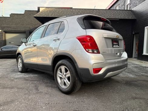 Used 2019 Chevrolet Trax LT w/ LT Convenience Package image 3