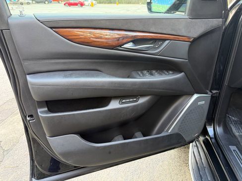 Used 2017 Cadillac Escalade Premium Luxury image 17