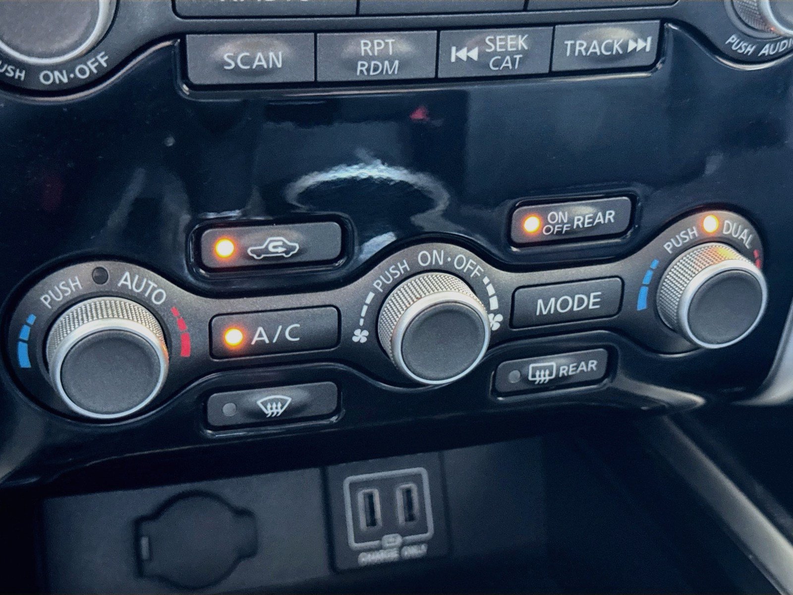 Used 2018 Nissan Pathfinder SV FWD image 11