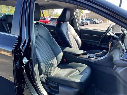 Used 2023 Toyota Camry SE image 7