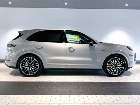 New 2026 Porsche Cayenne Turbo AWD/4WD image 8