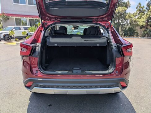 Used 2025 Chevrolet Trax LT w/ LT Convenience Package FWD image 30