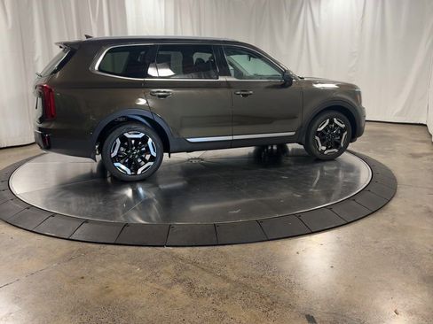New 2025 Kia Telluride S image 2