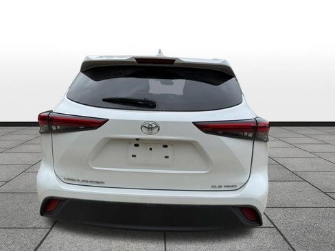 Used 2023 Toyota Highlander XLE AWD/4WD image 6