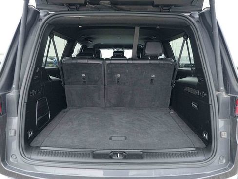 Used 2024 Jeep Wagoneer L Series II w/ Flexible Seating Group AWD/4WD image 15