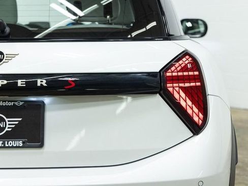 Certified 2025 MINI Cooper S image 11