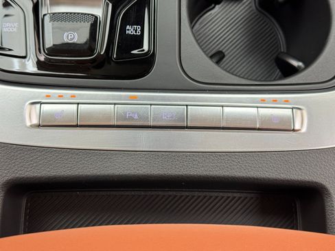 Used 2025 Kia Carnival EX image 35