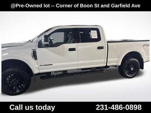Used 2022 Ford F250 XLT w/ Black Appearance Package AWD/4WD image 2