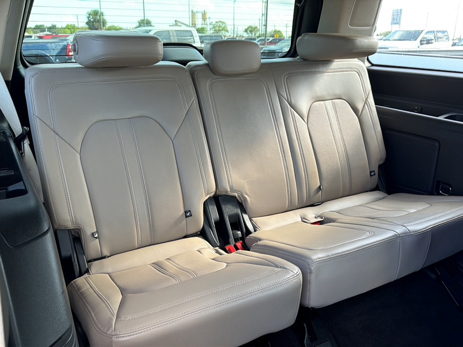 Used 2023 Ford Expedition Limited RWD image 13