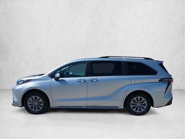Certified 2023 Toyota Sienna XLE FWD image 9