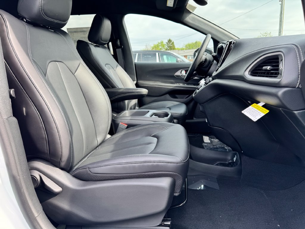 New 2026 Chrysler Pacifica Select FWD image 10