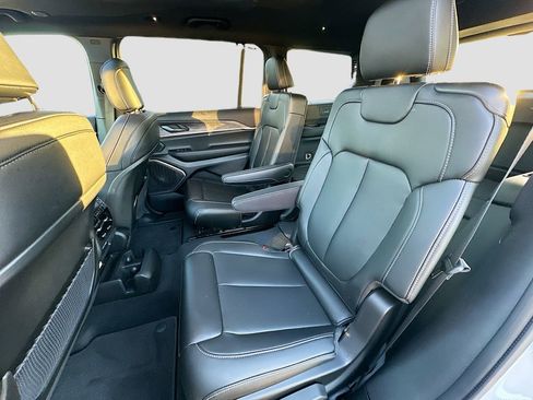 New 2025 Jeep Grand Cherokee L Limited w/ Luxury Tech Group II image 29