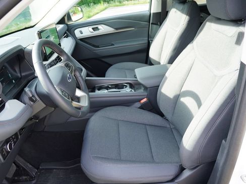 Used 2026 Ford Explorer Active AWD/4WD image 4