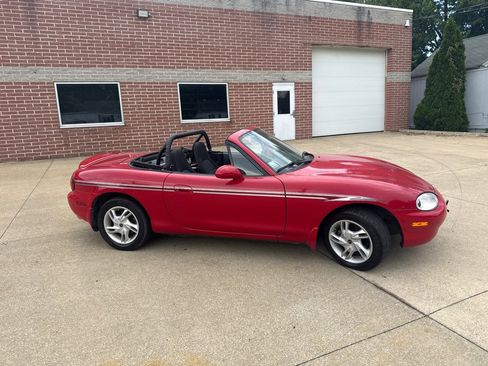 Used 1999 MAZDA MX-5 Miata RWD image 4