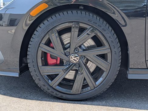 Used 2022 Volkswagen GTI SE FWD image 15
