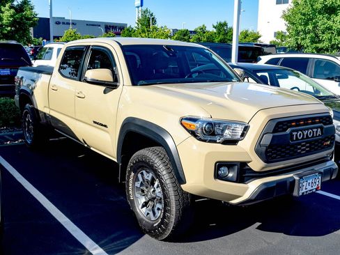 Used 2019 Toyota Tacoma TRD Off-Road w/ Technology Package AWD/4WD image 15