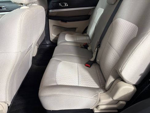 Used 2018 Ford Explorer FWD image 18