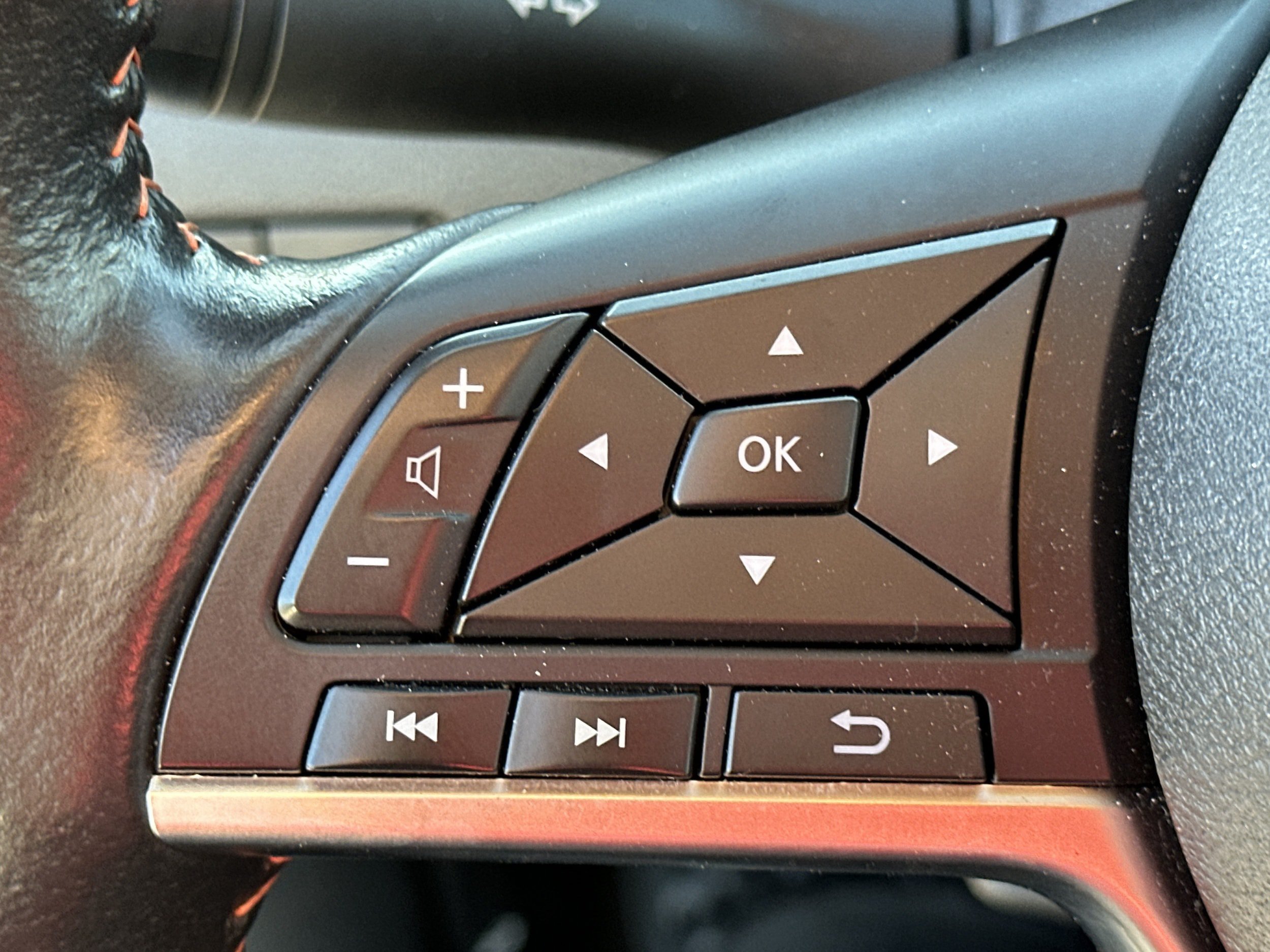 Used 2025 Nissan Sentra SR w/ SR Premium Package FWD image 24