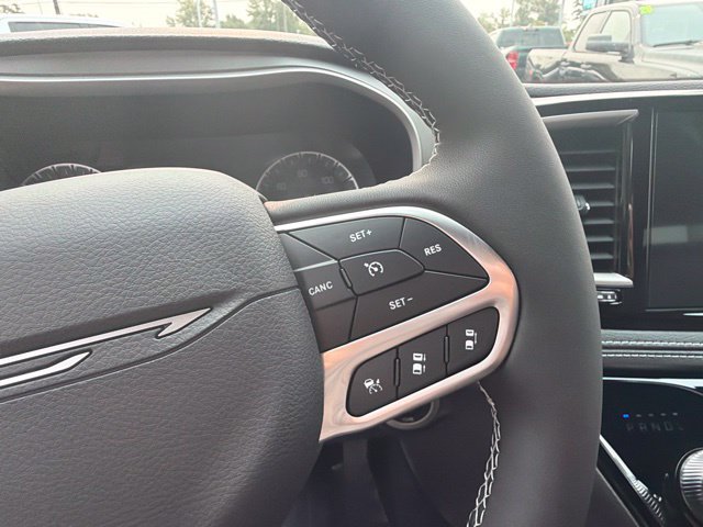 New 2027 Chrysler Pacifica Select AWD/4WD image 23