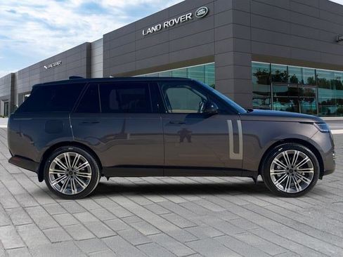 New 2026 Land Rover Range Rover Long Wheelbase SE image 6