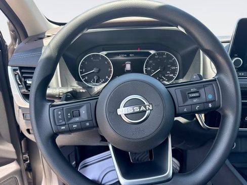 Used 2023 Nissan Rogue SV FWD image 18