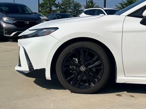 Used 2025 Toyota Camry SE FWD image 8