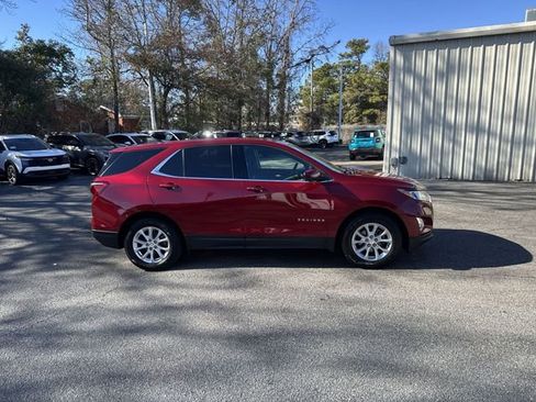 Used 2020 Chevrolet Equinox LT w/ Driver Convenience Package image 4